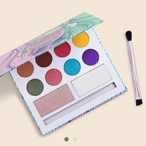 Laura Sanchez eyeshadow palette